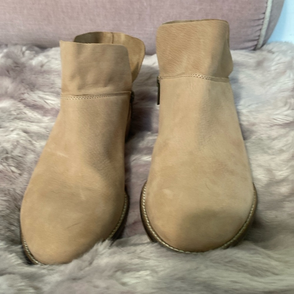 Seychelles Snare Booties Size 8